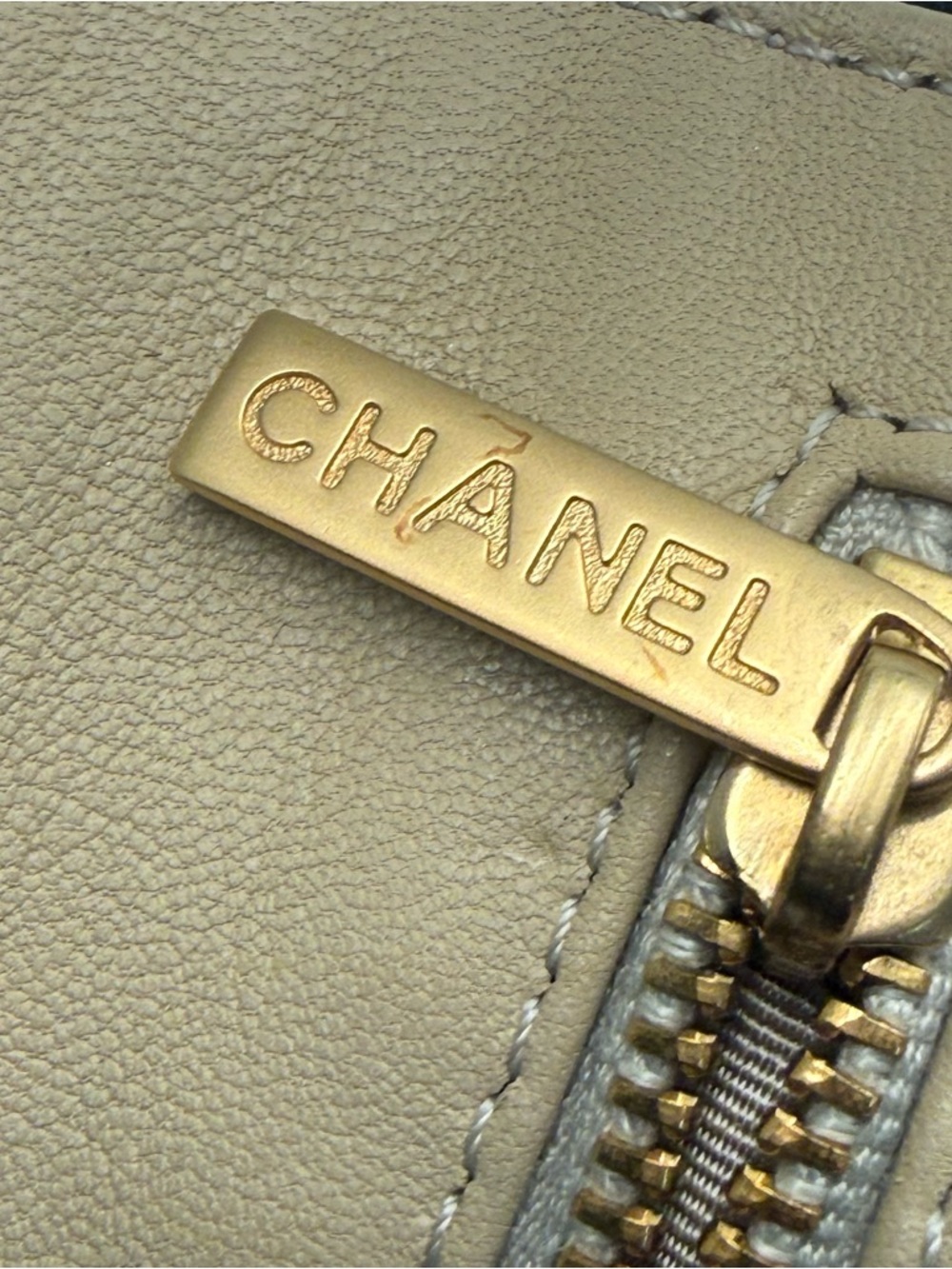 CHANEL VINTAGE  PATENT LEATHER CLITCH - Picture 10 of 16